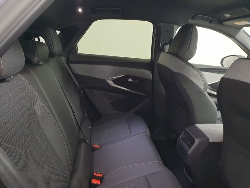 More views of Peugeot 3008