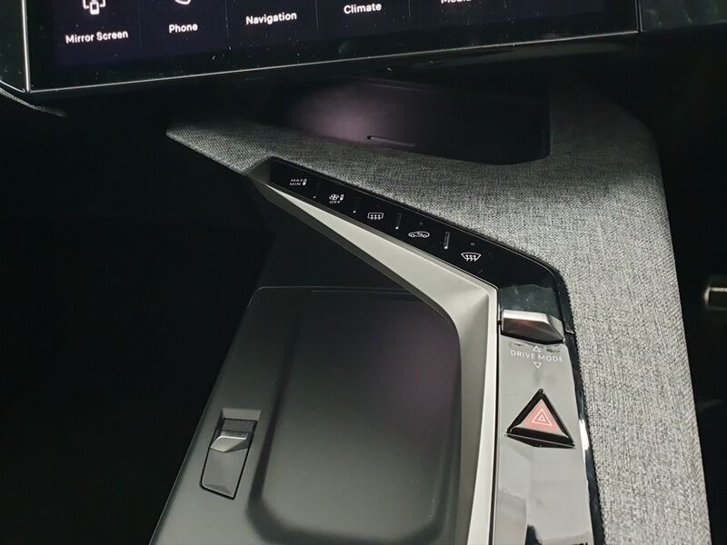 More views of Peugeot 3008