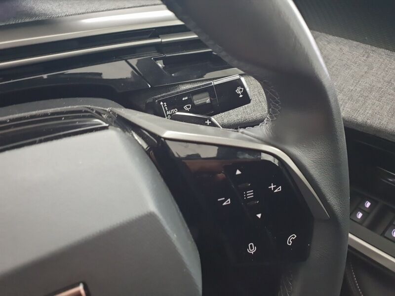 More views of Peugeot 3008