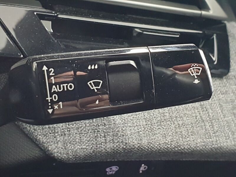 More views of Peugeot 3008