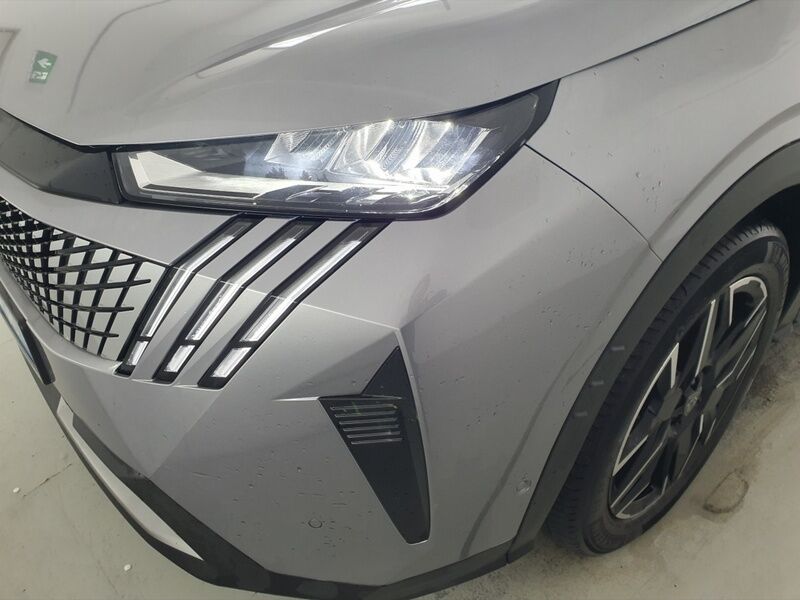 More views of Peugeot 3008