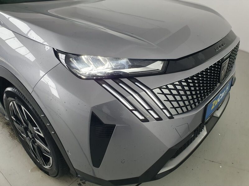 More views of Peugeot 3008