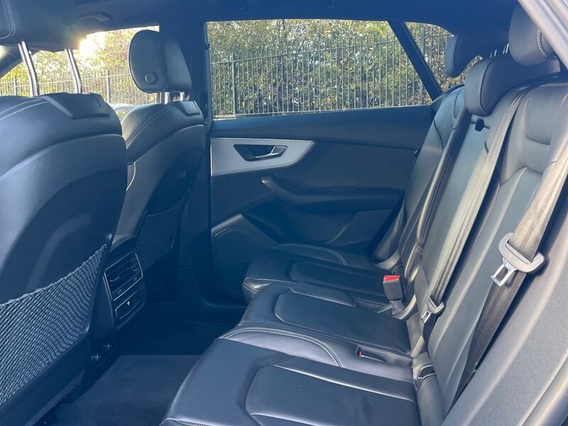 More views of Audi Q8