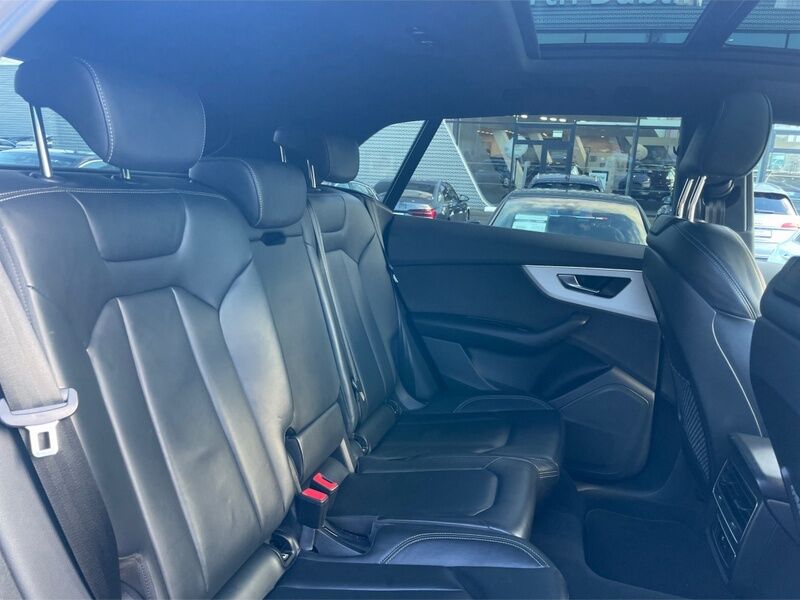 More views of Audi Q8