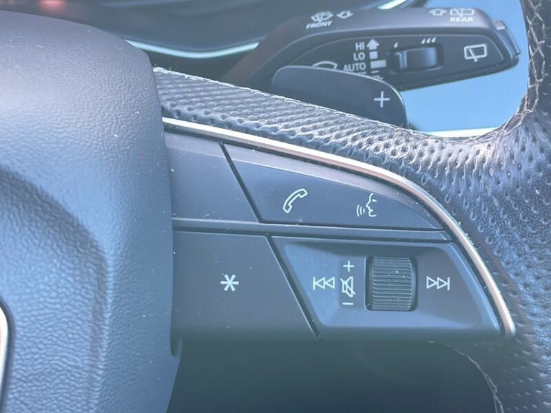 More views of Audi Q8