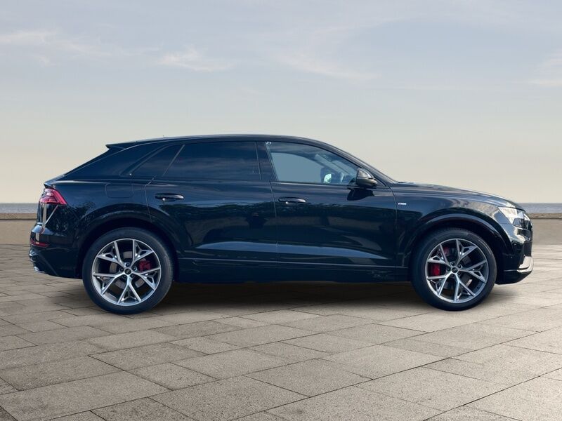 More views of Audi Q8