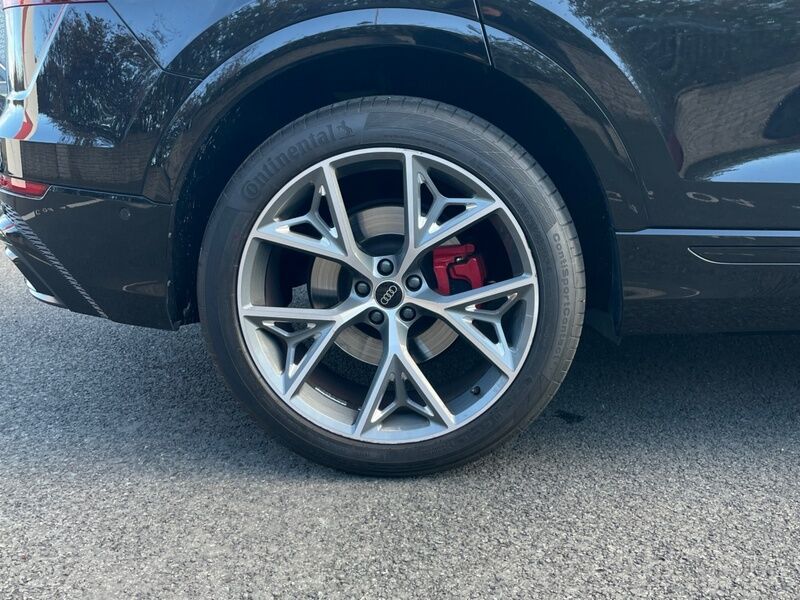 More views of Audi Q8